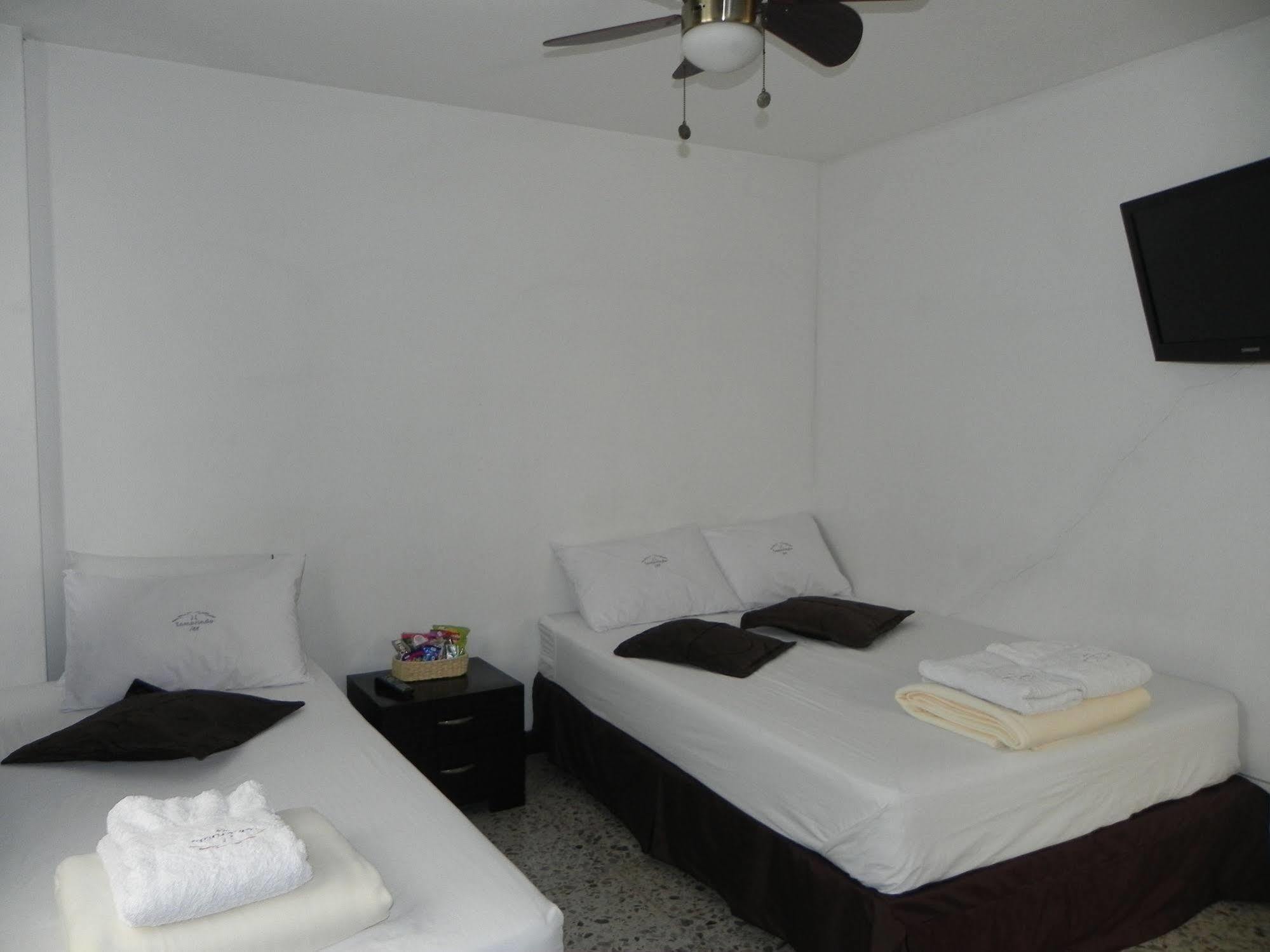 Hostal Tamarindo Inn Medellin Exterior photo