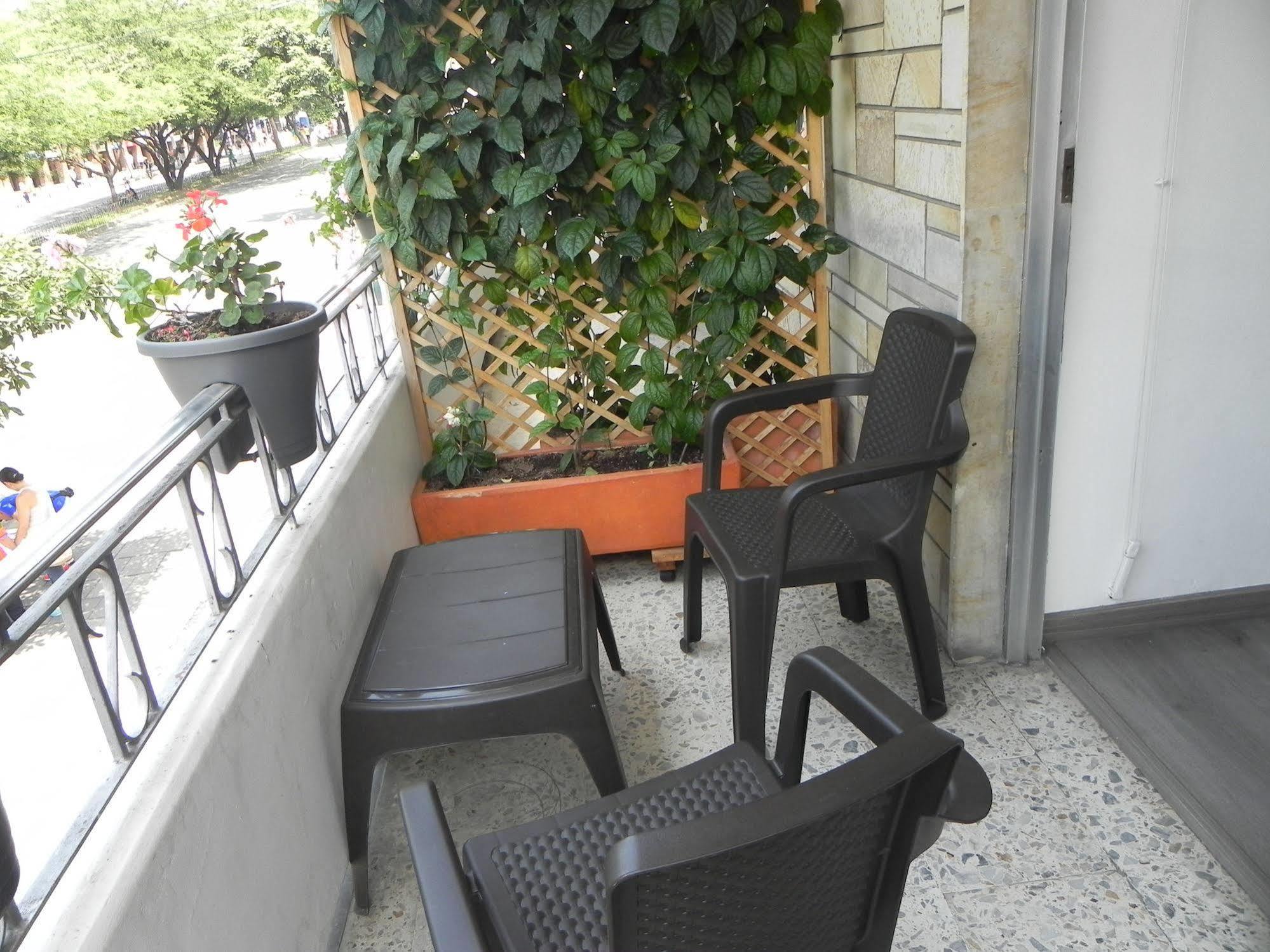 Hostal Tamarindo Inn Medellin Exterior photo