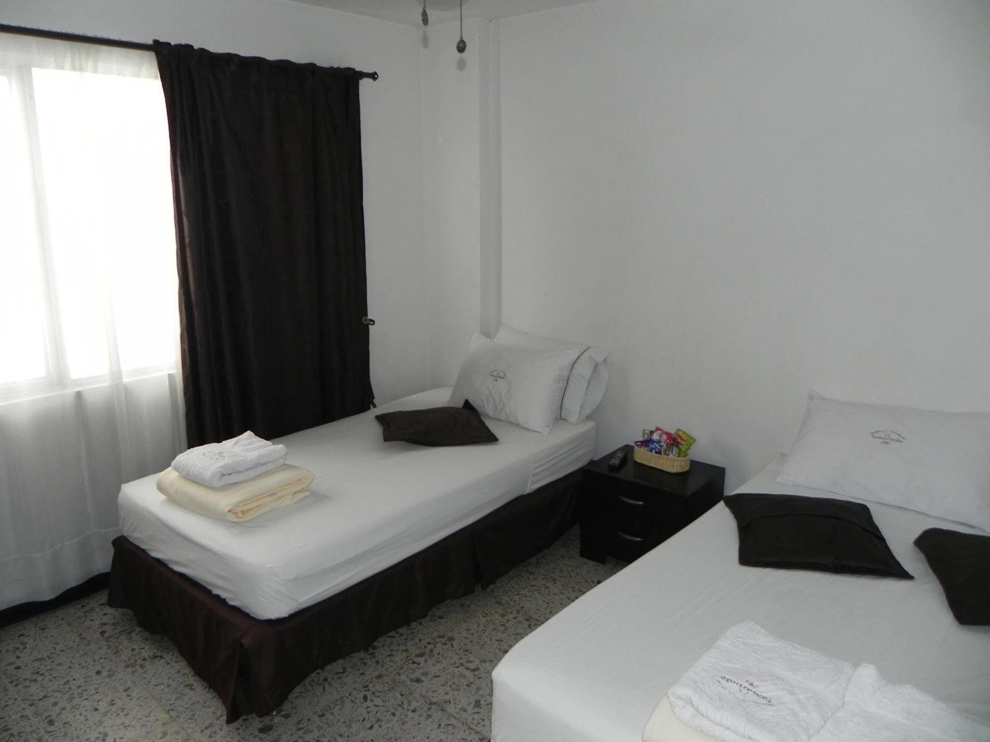Hostal Tamarindo Inn Medellin Exterior photo